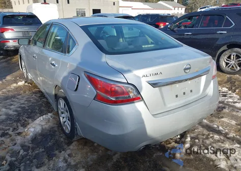 2015 Nissan Altima 2.5 S z USA, uszkodzony, nr VIN 1N4AL3AP4FC153860